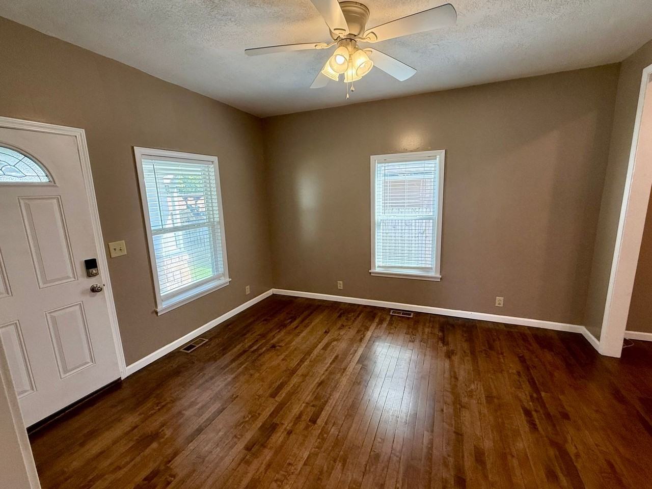 1132 S Dodgion Ave - Photo 4 of 17