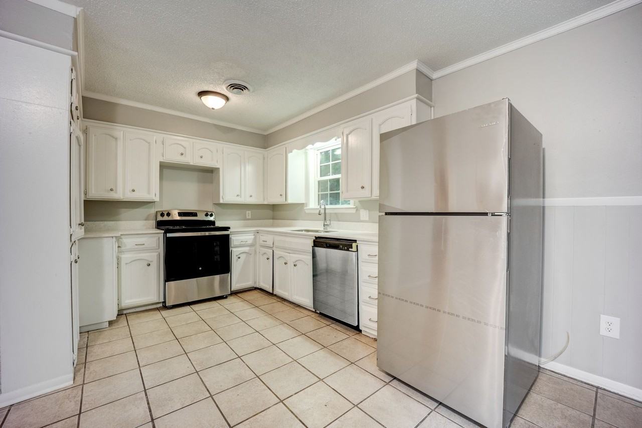 4219 S 27th Cir - Photo 3 of 26