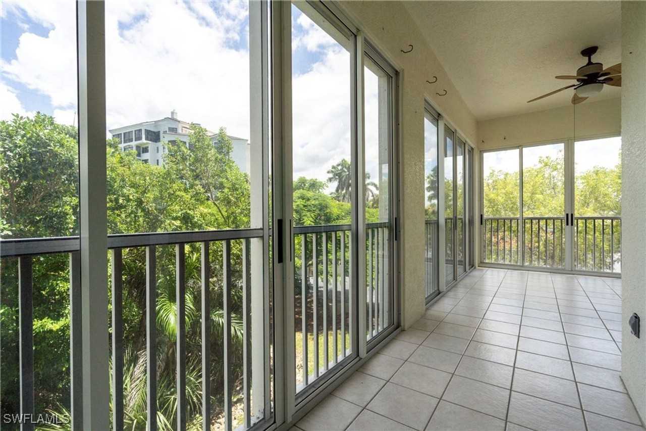 14815 Laguna Dr #103 - Photo 4 of 43