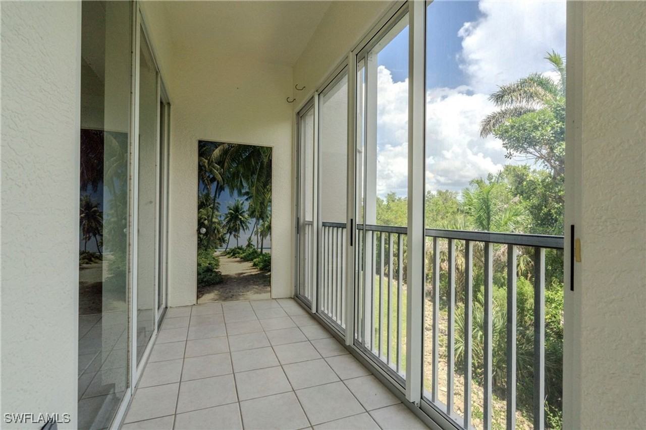 14815 Laguna Dr #103 - Photo 5 of 43