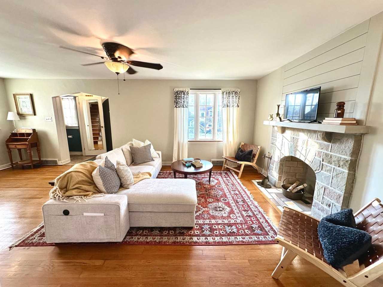 215 Owendale Ave - Photo 4 of 19