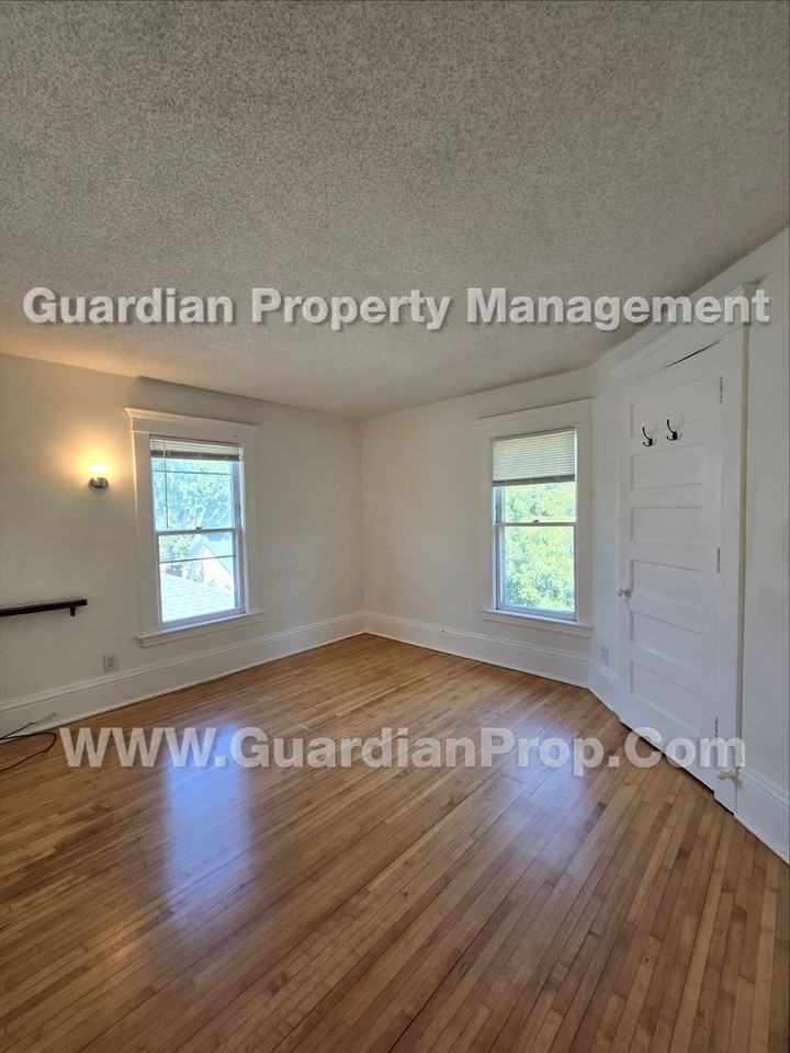 2621 Colfax Ave S - Photo 4 of 8