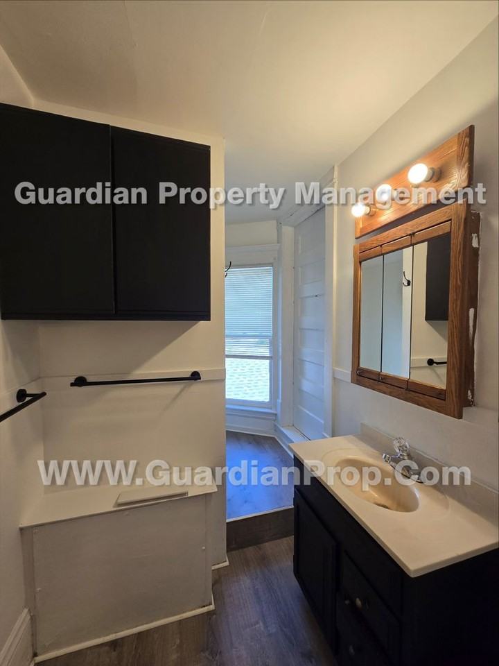 2621 Colfax Ave S - Photo 5 of 8