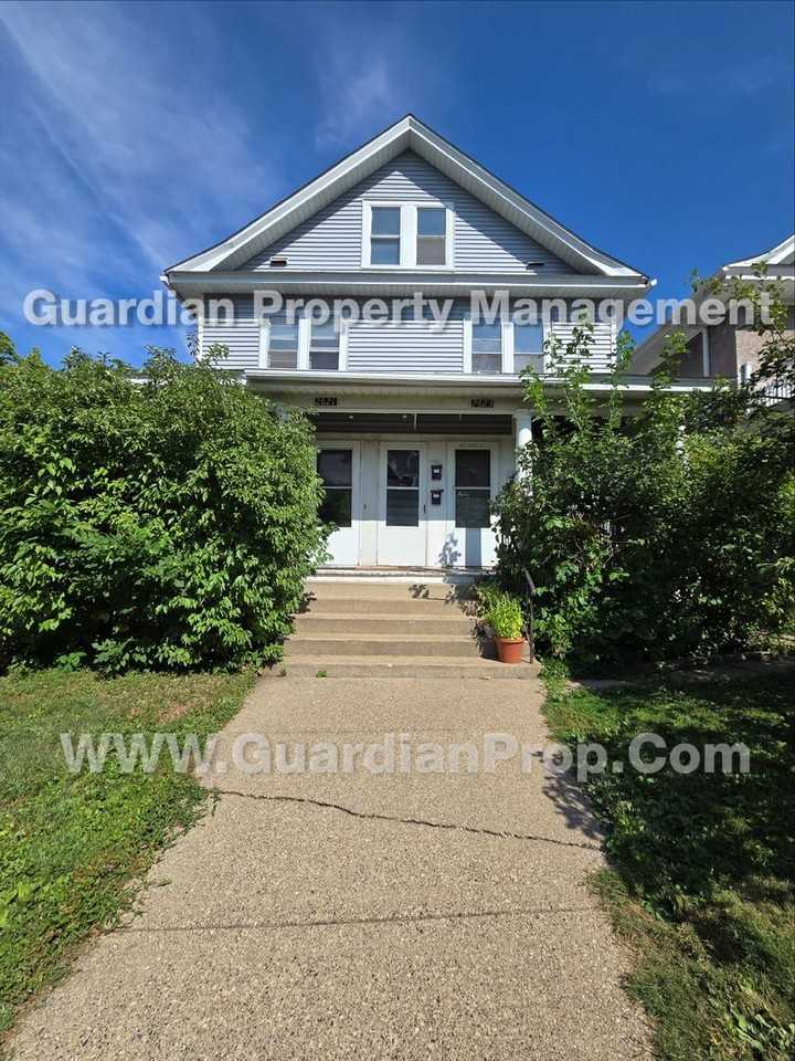 2621 Colfax Ave S - Photo 6 of 8