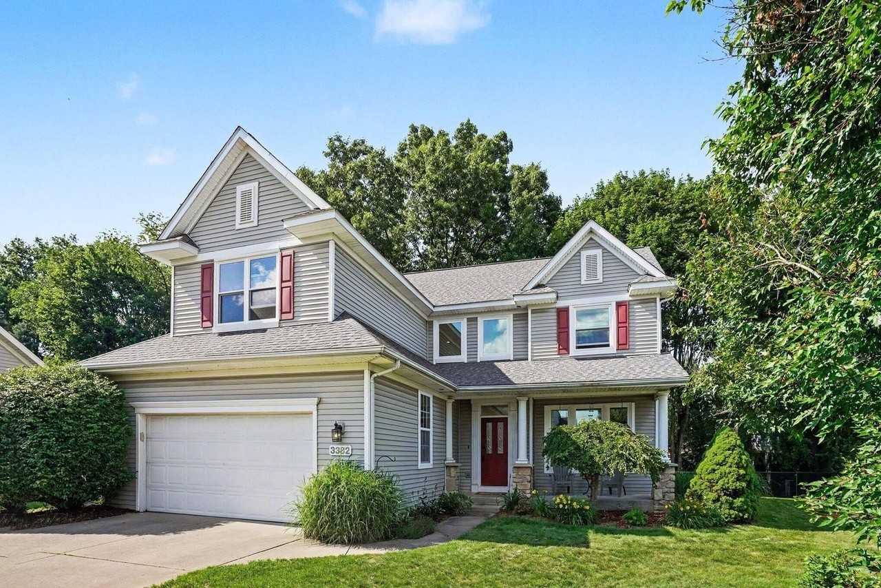 3382 Hampstead Ct - Photo 3 of 36