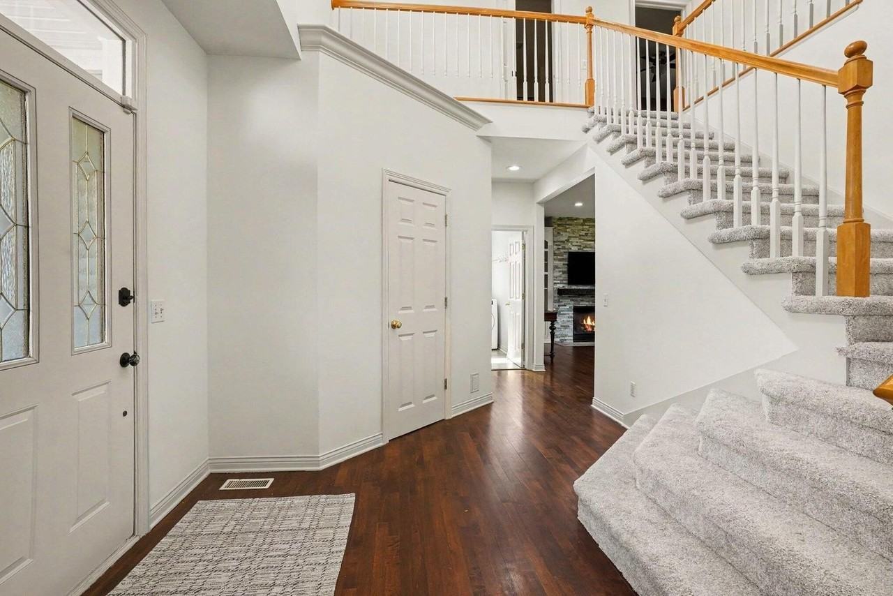 3382 Hampstead Ct - Photo 4 of 36