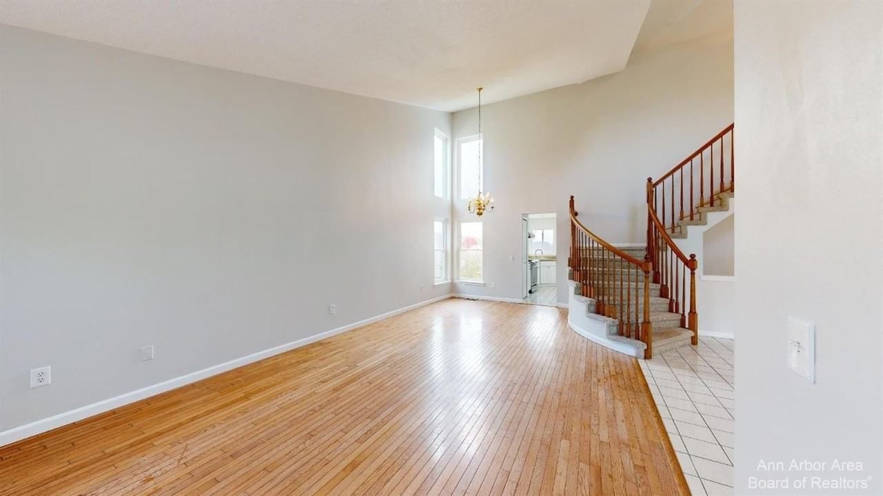 2844 Chaseway Ct - Photo 3 of 35