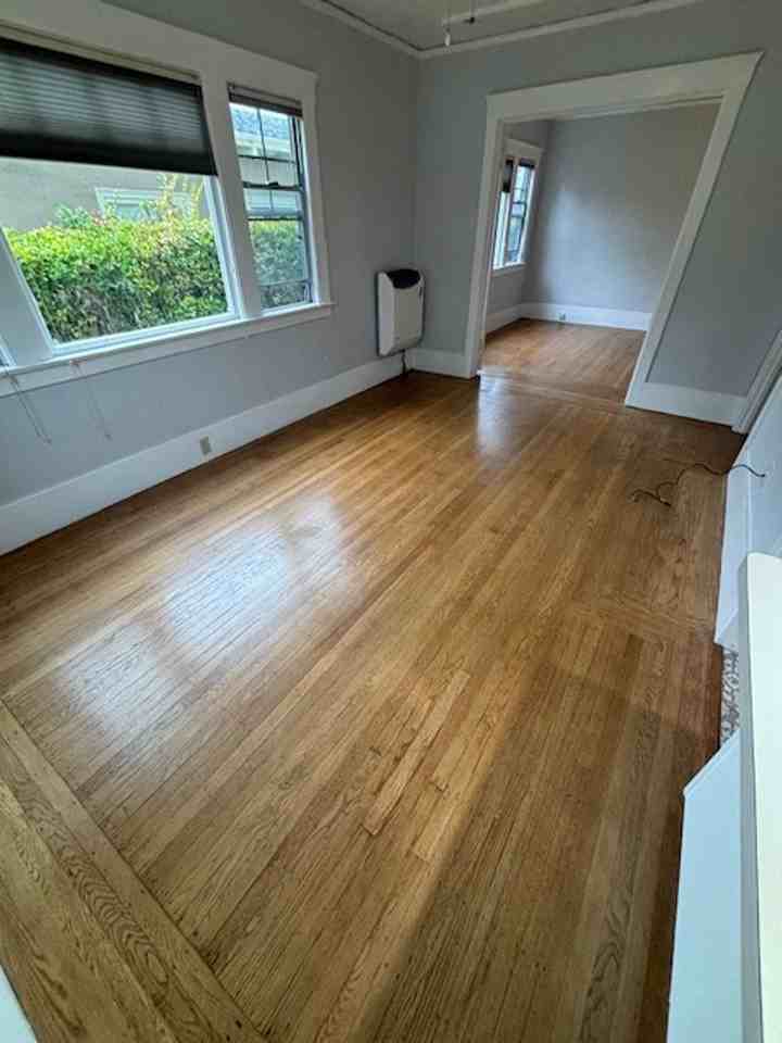 1305 Everett Ave - Photo 3 of 9