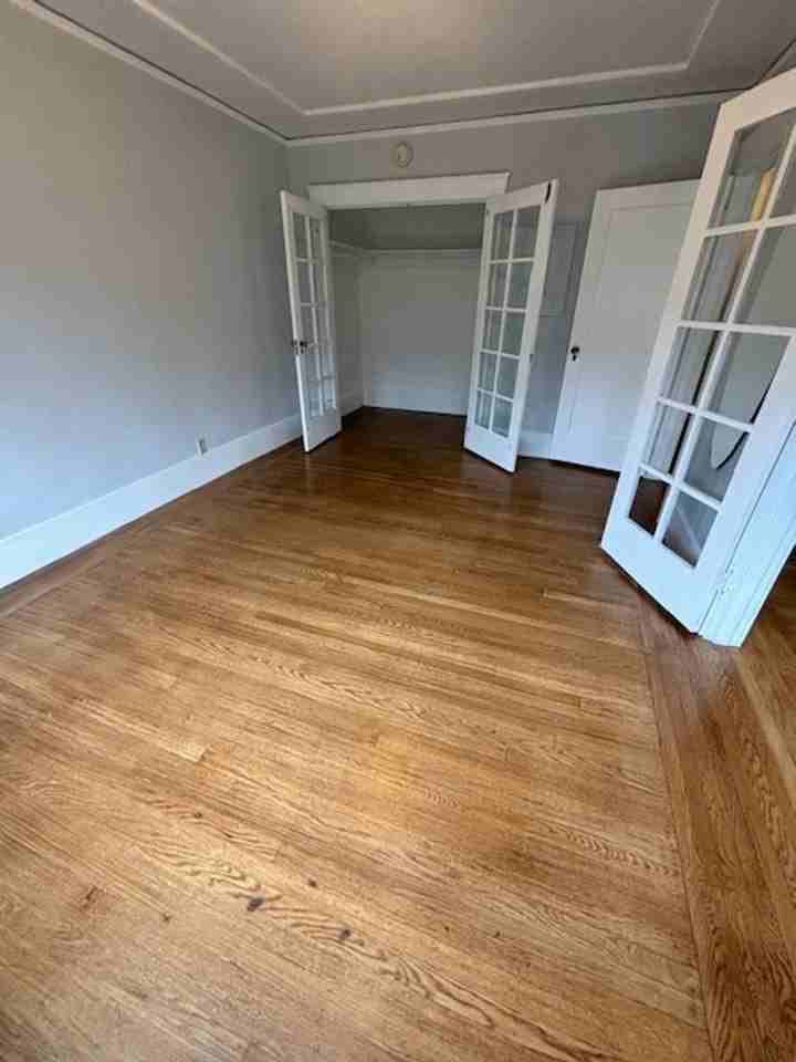 1305 Everett Ave - Photo 4 of 9