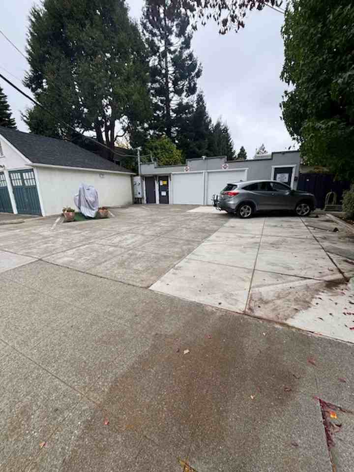 1305 Everett Ave - Photo 6 of 9