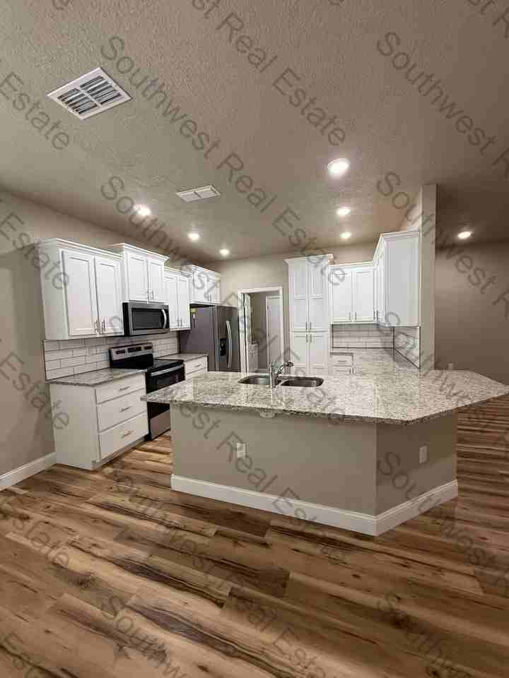 1024 Stanton Pl - Photo 2 of 19