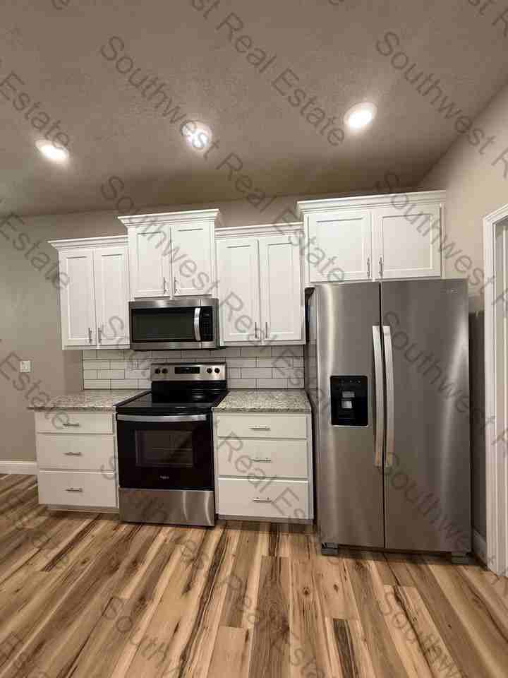 1024 Stanton Pl - Photo 3 of 19