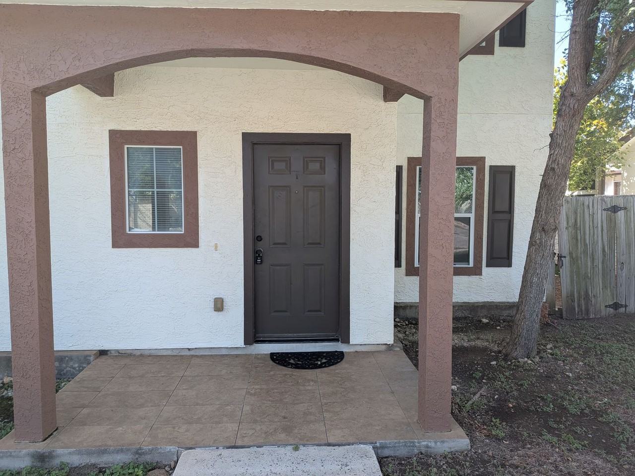 5826 Grandwood Dr - Photo 3 of 37