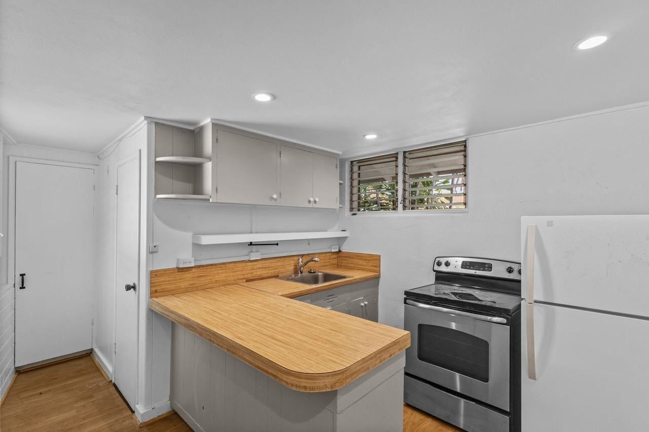 1658 Lewalani Dr - Photo 3 of 16
