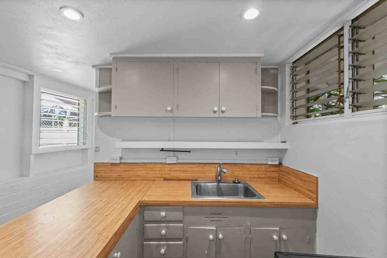 1658 Lewalani Dr - Photo 4 of 16