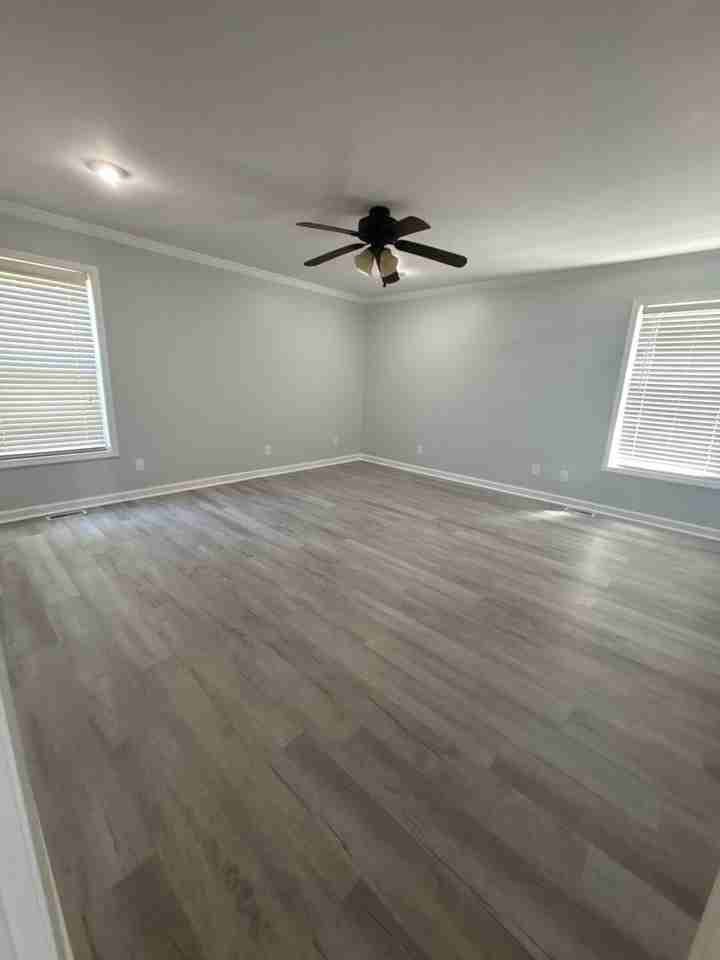 1082 Hampton Rd - Photo 2 of 9