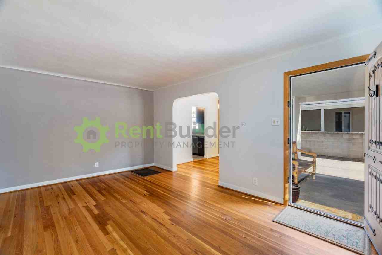 816 Loma Vista Dr Ne - Photo 3 of 24
