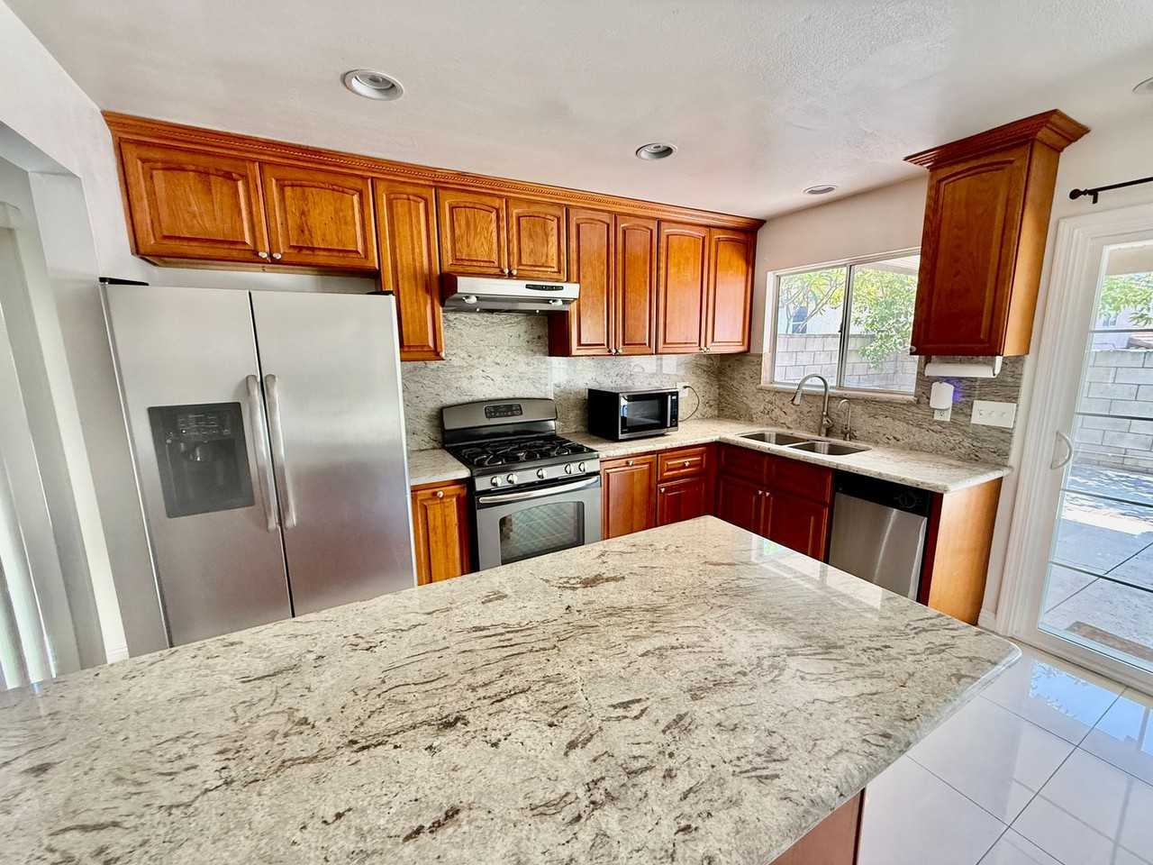 3466 Siskiyou Cir - Photo 5 of 26