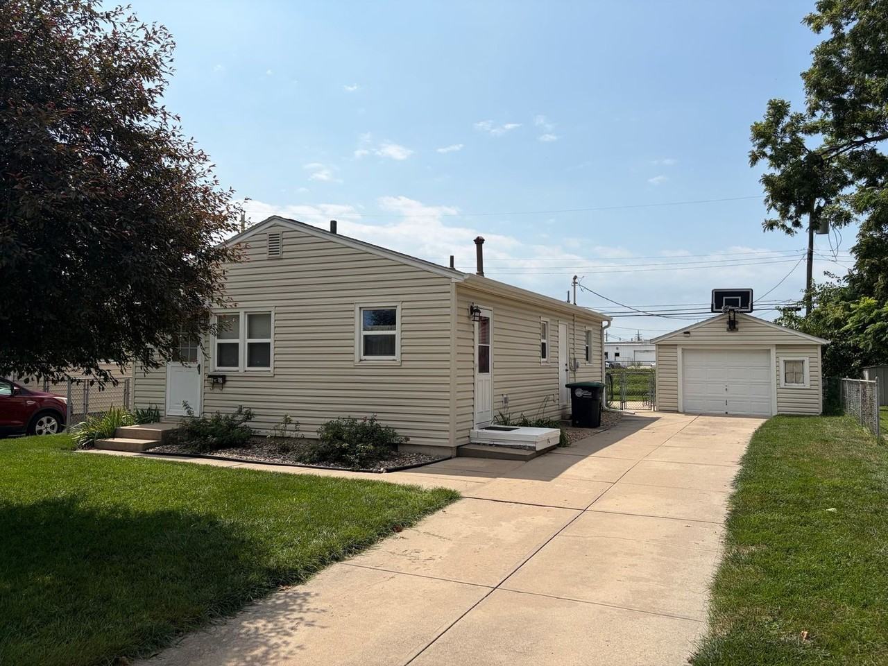 4612 S 63rd St - Photo 2 of 12