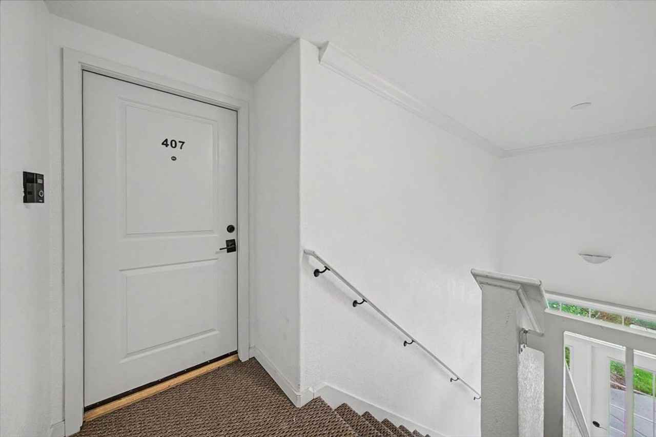 407 W Village Ln - Photo 2 of 21