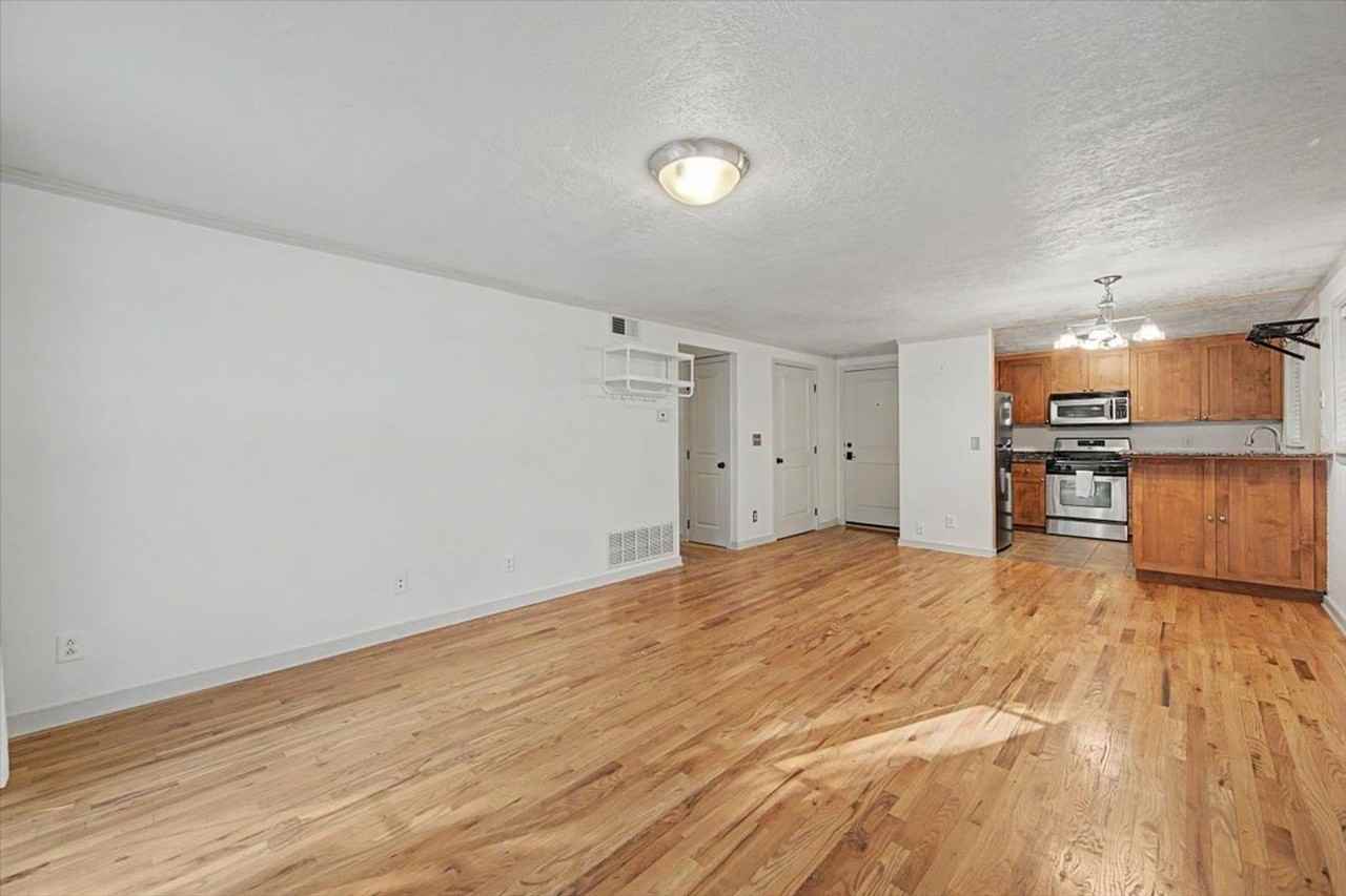 407 W Village Ln - Photo 5 of 21