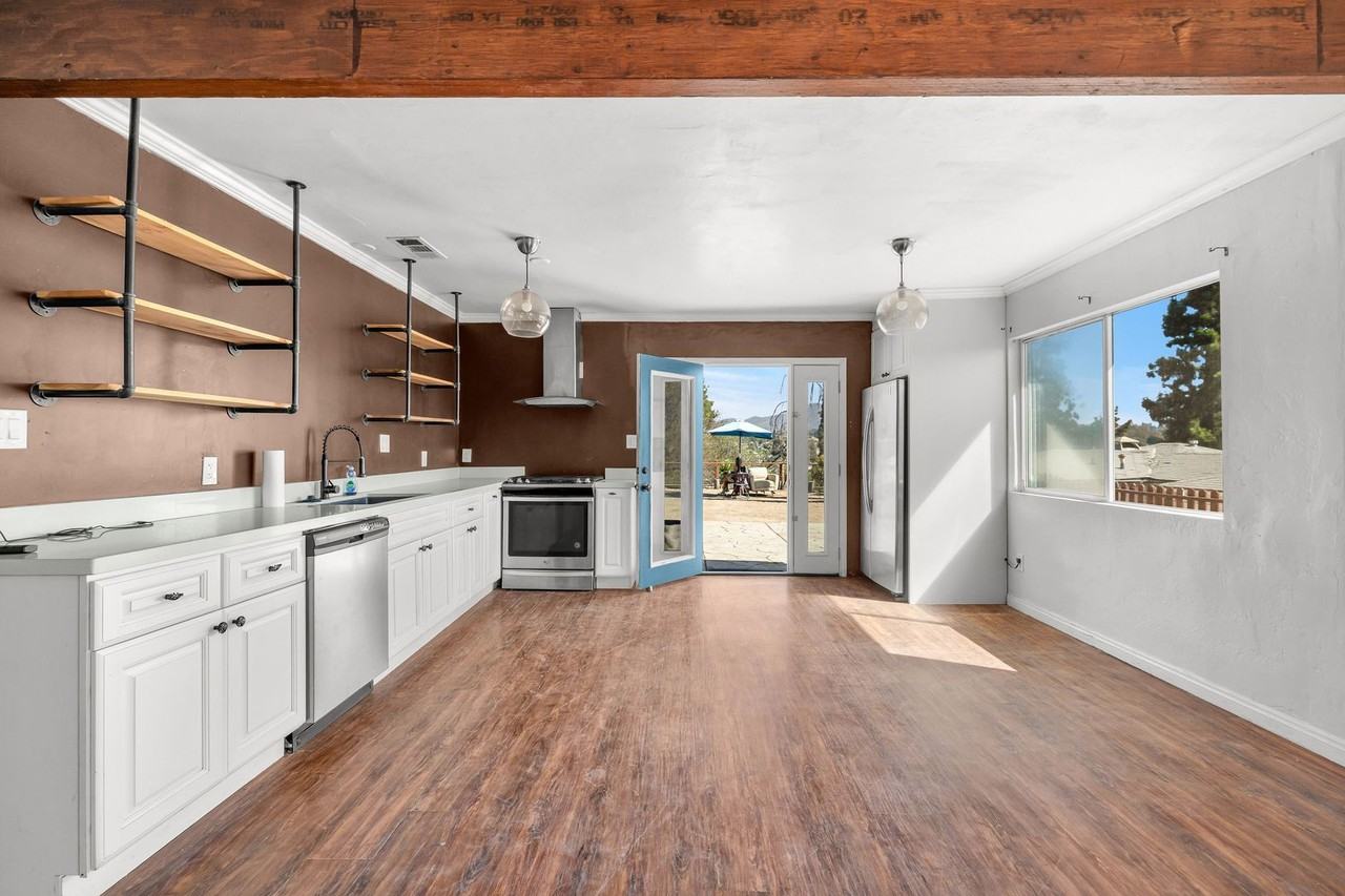 7267 Saranac St - Photo 3 of 16