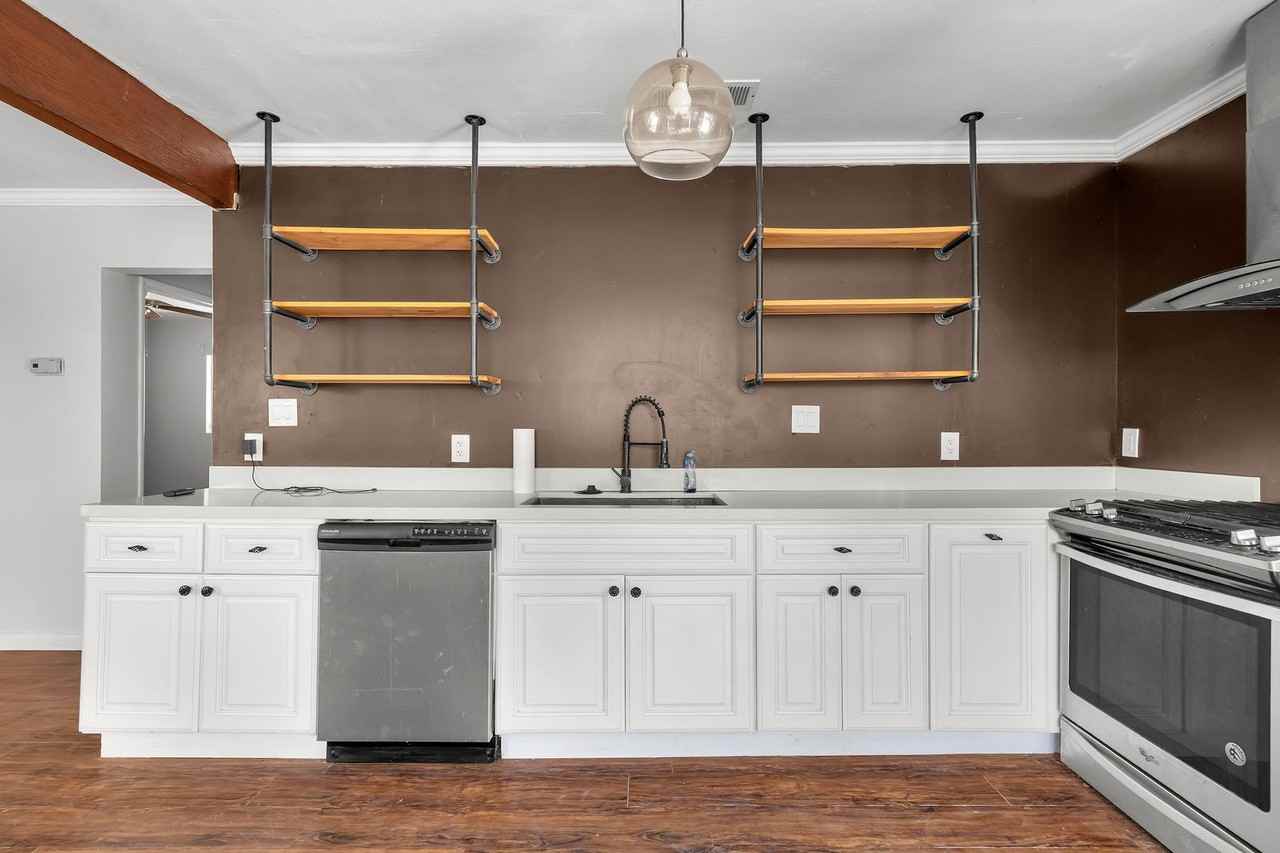 7267 Saranac St - Photo 4 of 16