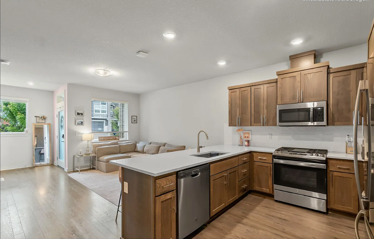 6449 Se Genrosa St - Photo 6 of 35