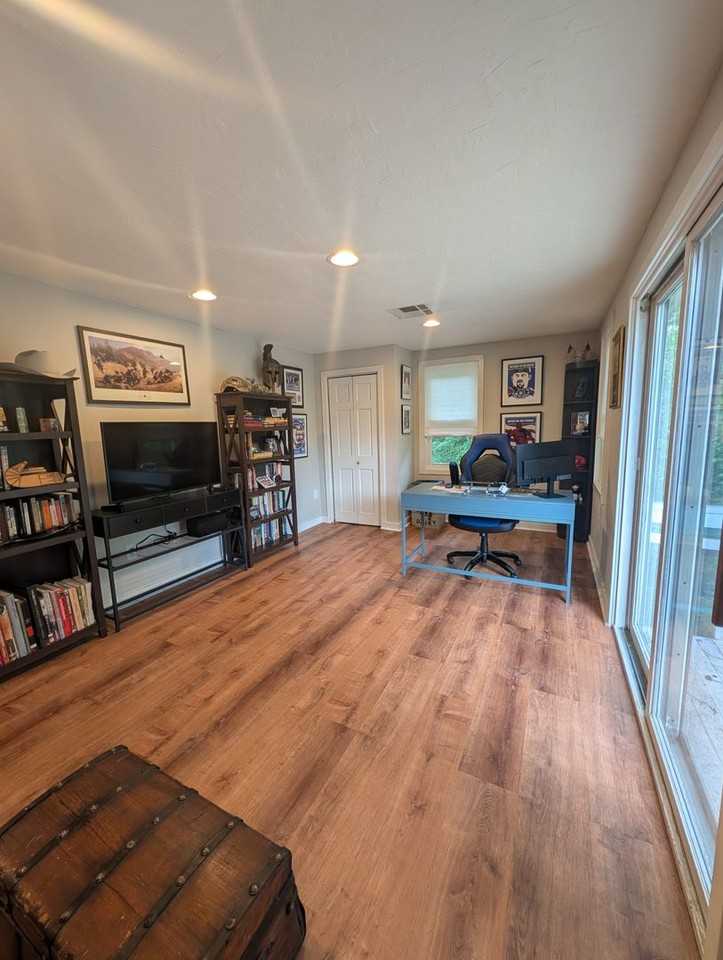 104 Hartford Ave E - Photo 5 of 22