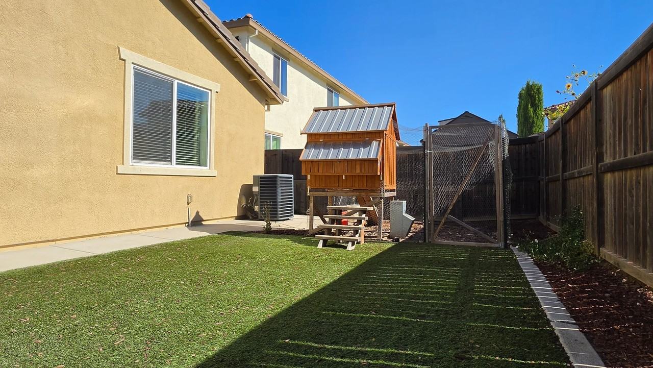 1680 Gold St - Photo 7 of 25