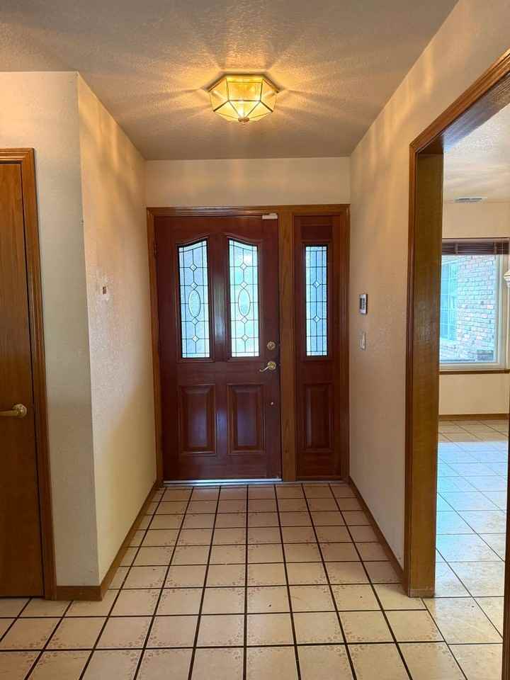 5523 Freeman Cir - Photo 5 of 48