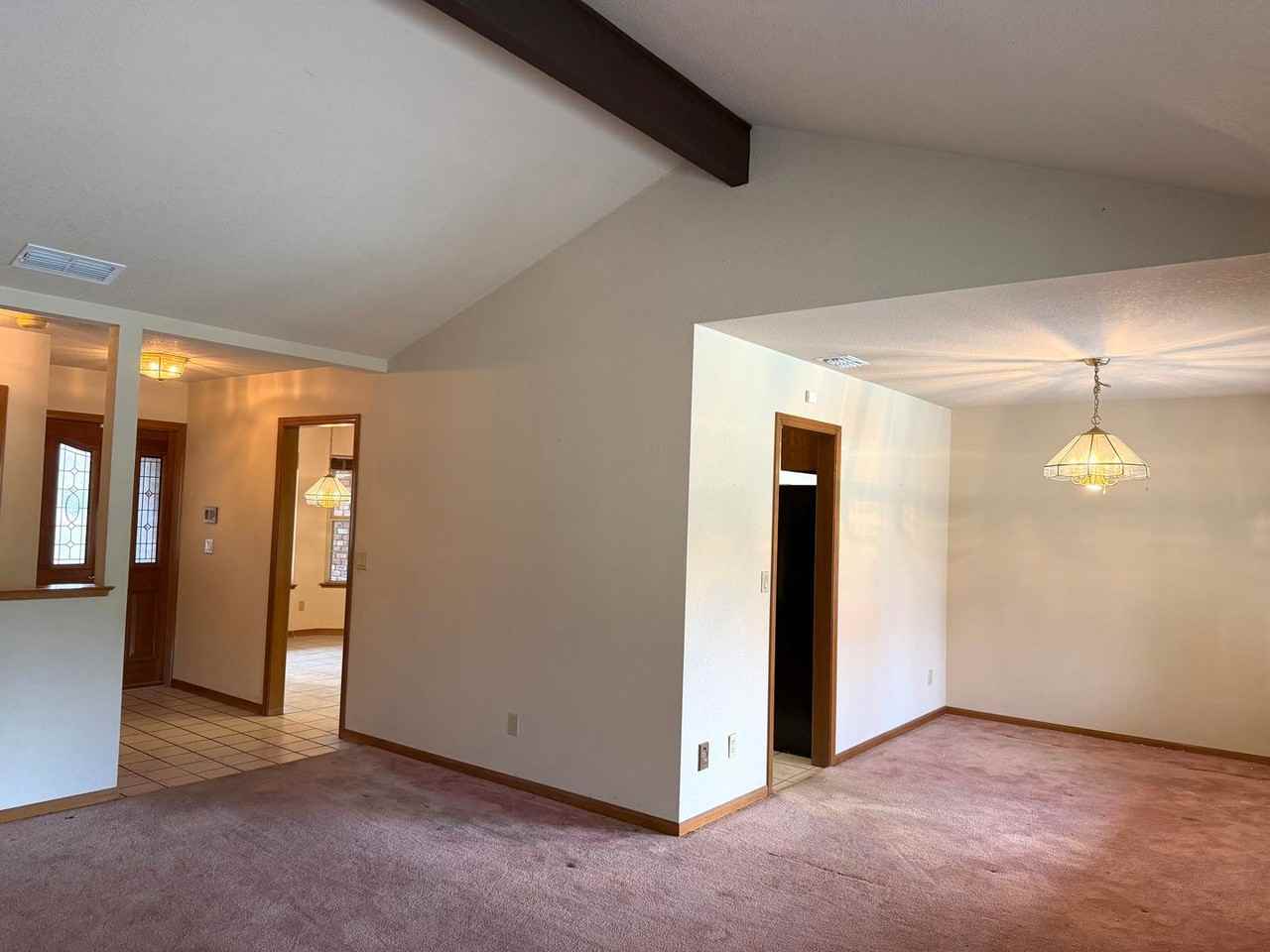 5523 Freeman Cir - Photo 7 of 48