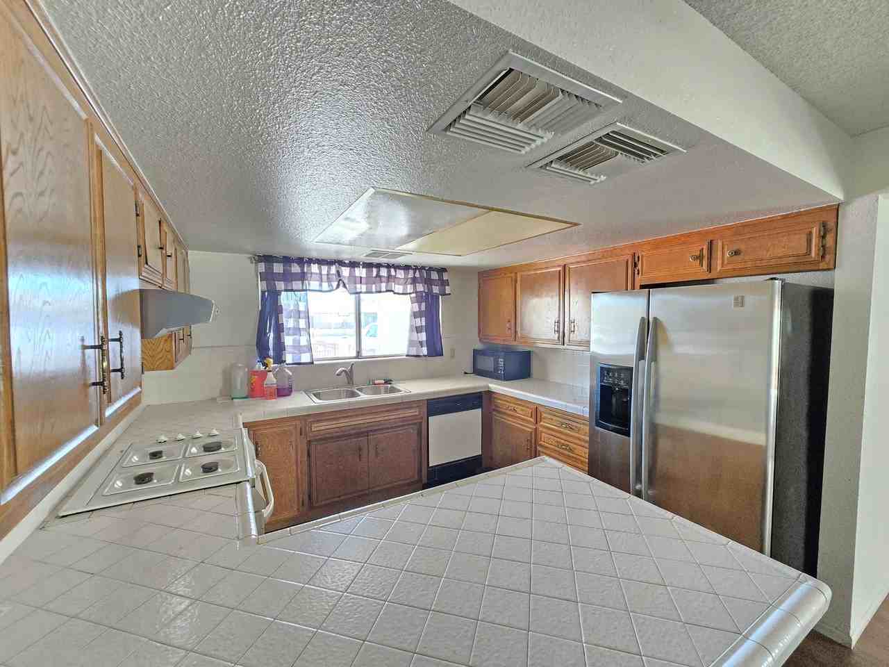440 Cheyenne Cir - Photo 4 of 11