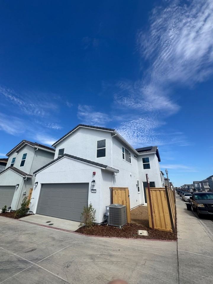 2914 Skyward Ln - Photo 2 of 19