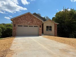 featured image of 102 Twin Lakes Dr