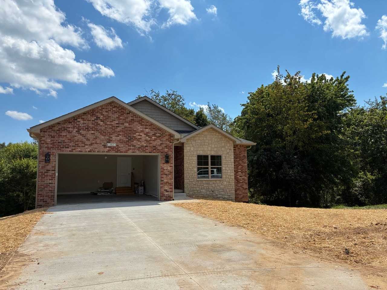102 Twin Lakes Dr - Photo 3 of 50