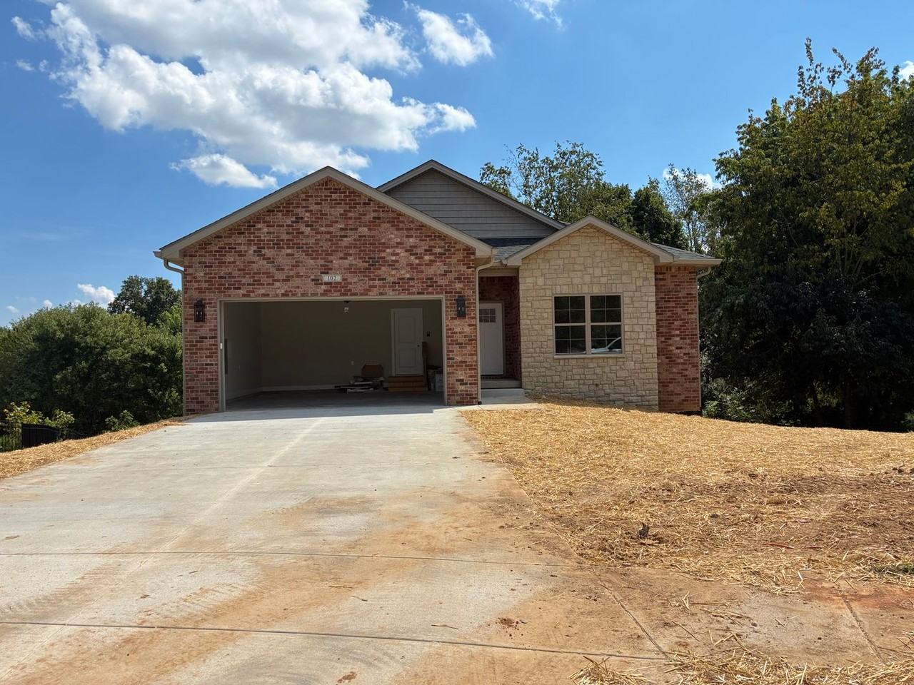 102 Twin Lakes Dr - Photo 4 of 50