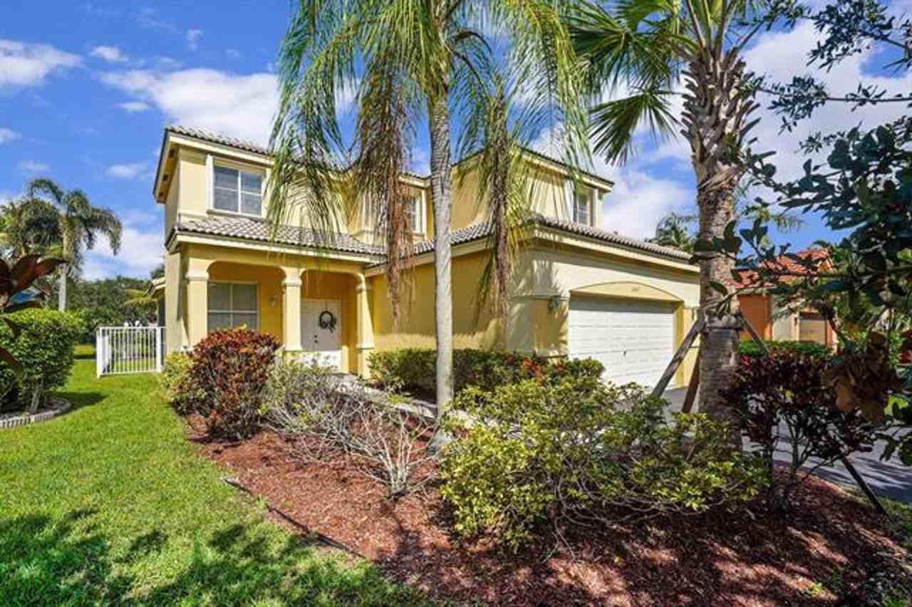 1457 Banyan Way #1457 - Photo 2 of 40