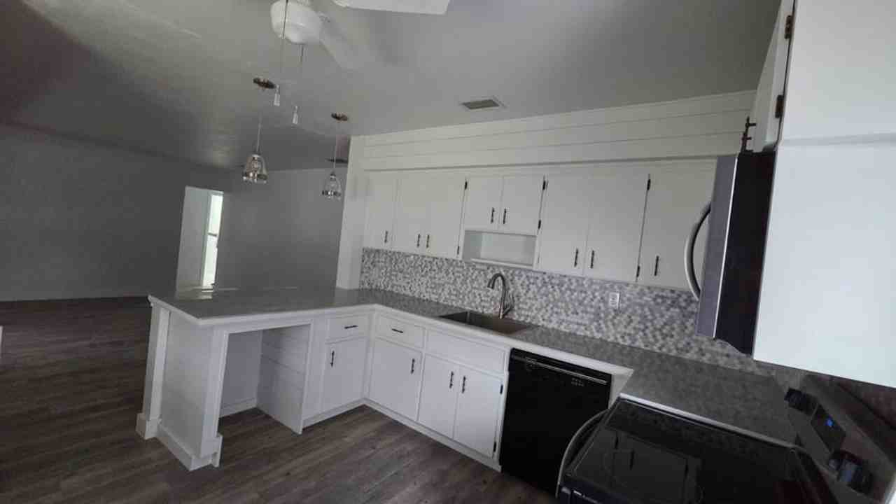 2539 Cleveland St - Photo 4 of 17