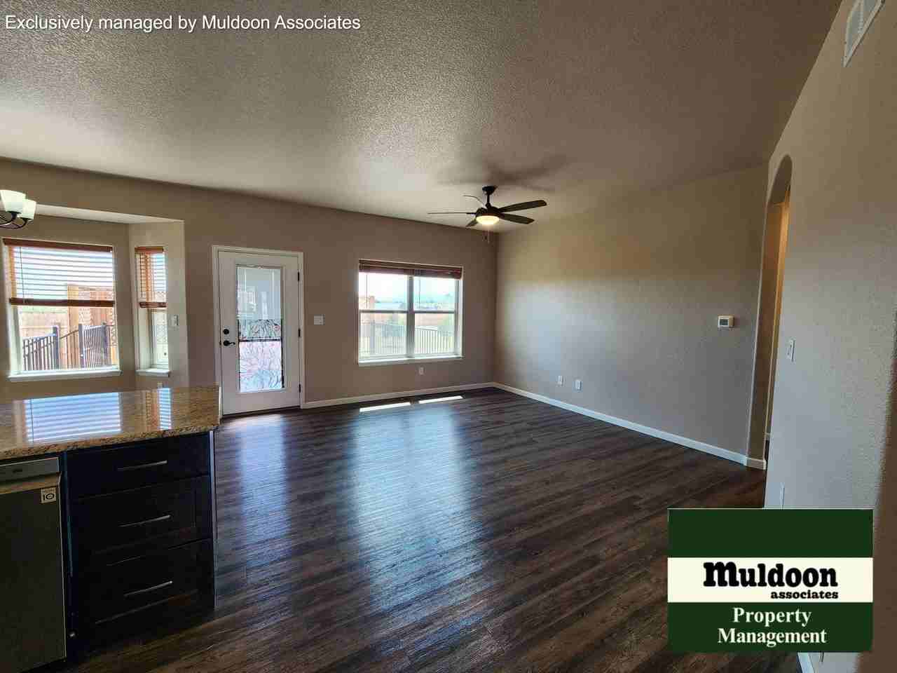 326 E Longmont Dr - Photo 2 of 19