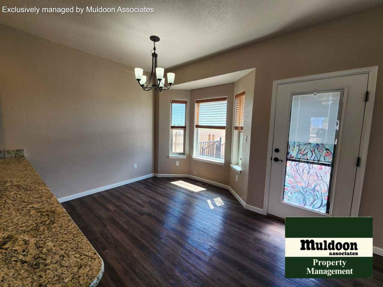 326 E Longmont Dr - Photo 3 of 19