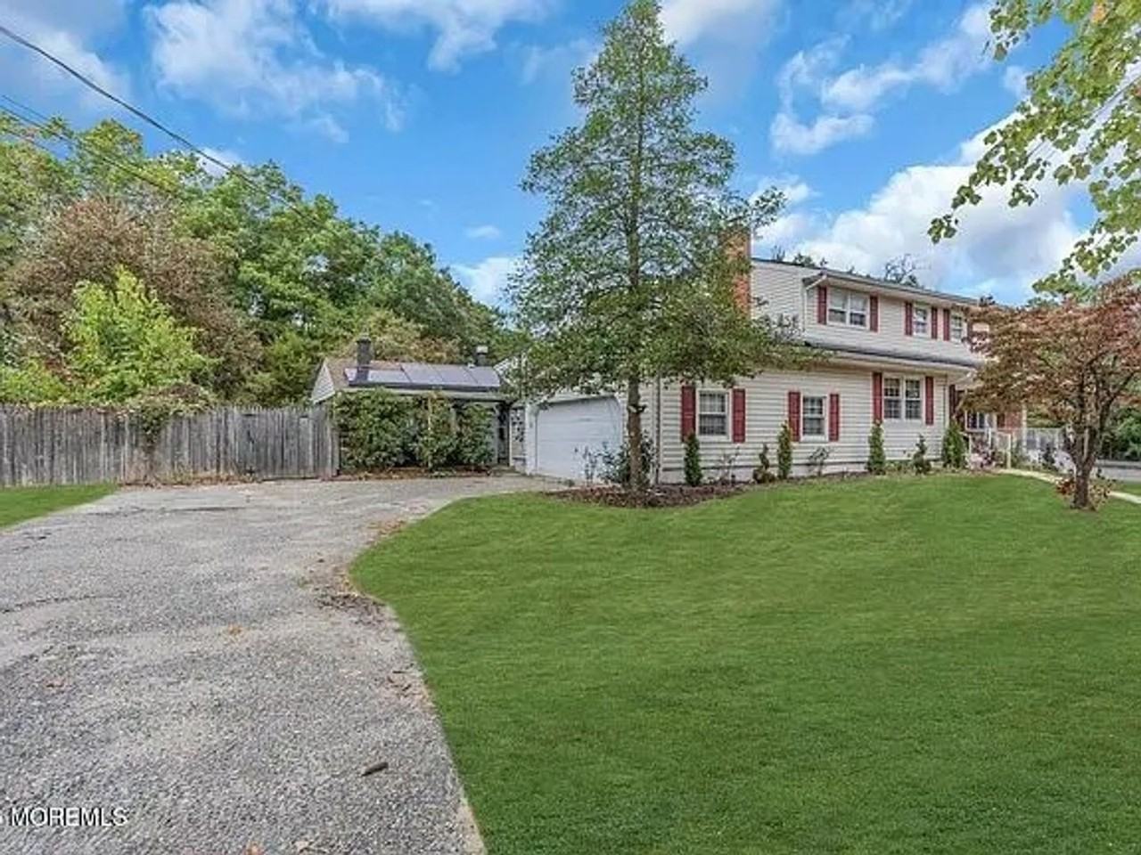 151 Cardinal Dr - Photo 3 of 5