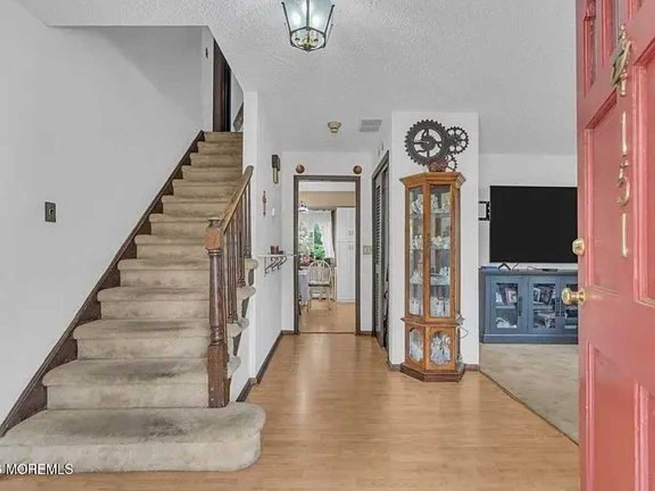 151 Cardinal Dr - Photo 5 of 5