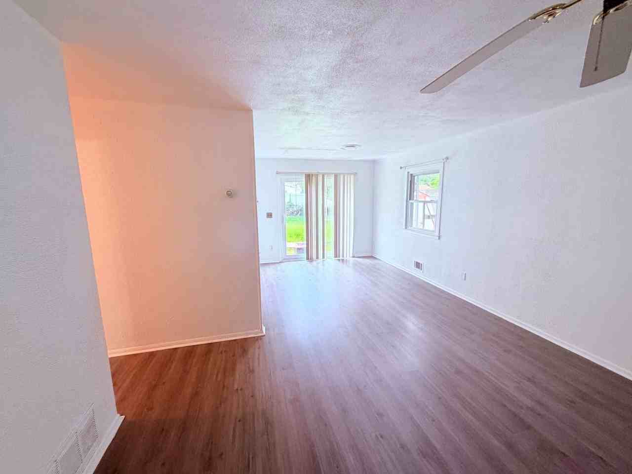 987 Grace Dr - Photo 3 of 12