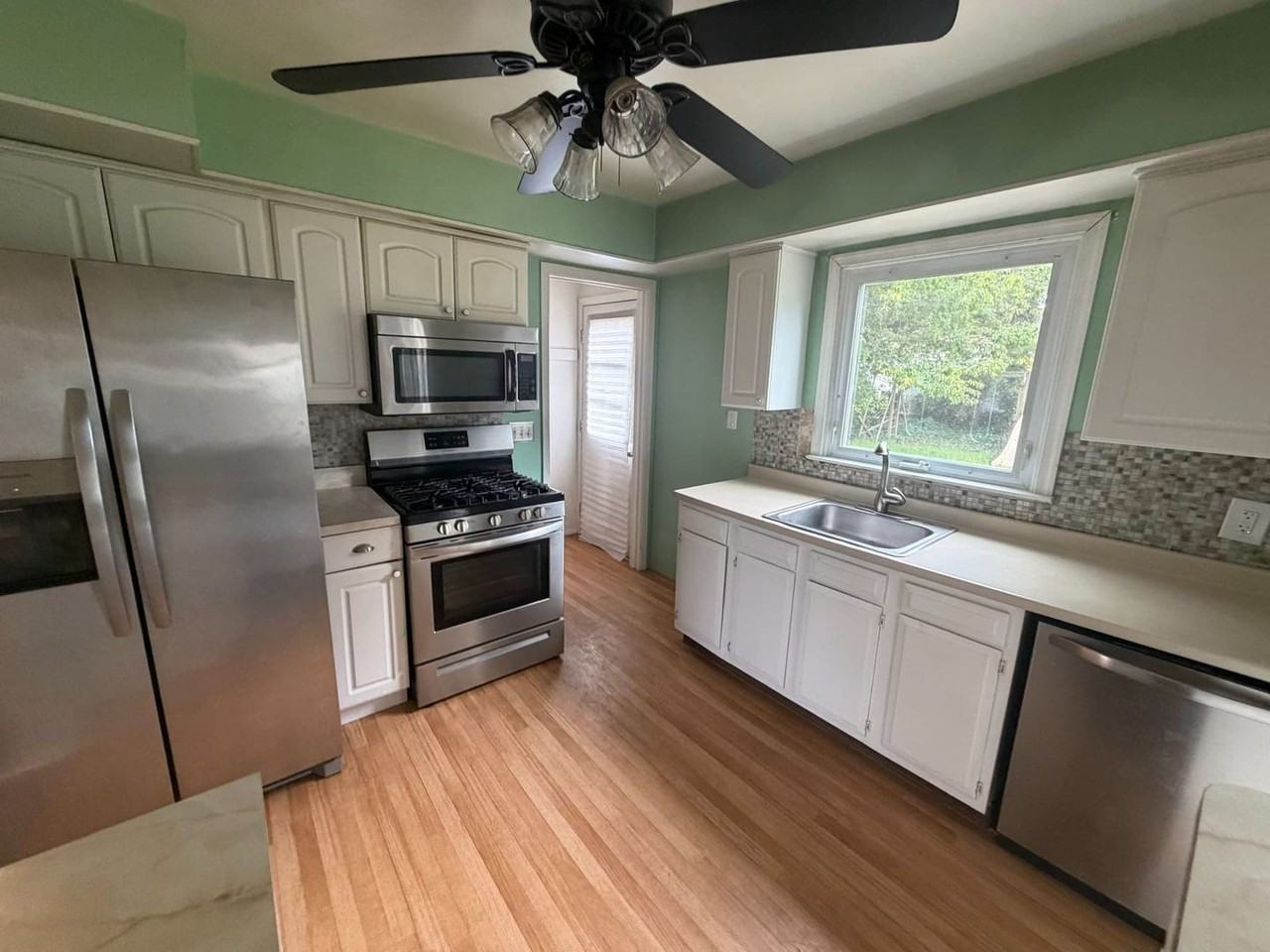 987 Grace Dr - Photo 4 of 12