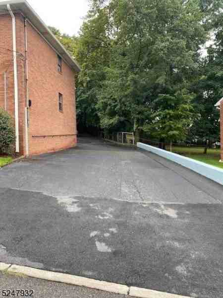 2 Colonial Dr #J - Photo 3 of 18