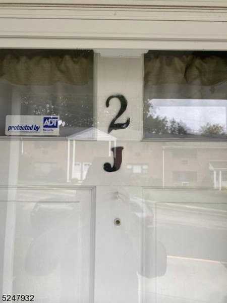 2 Colonial Dr #J - Photo 5 of 18