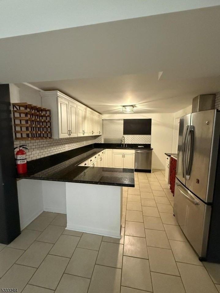 139 Mapes Ave - Photo 4 of 6