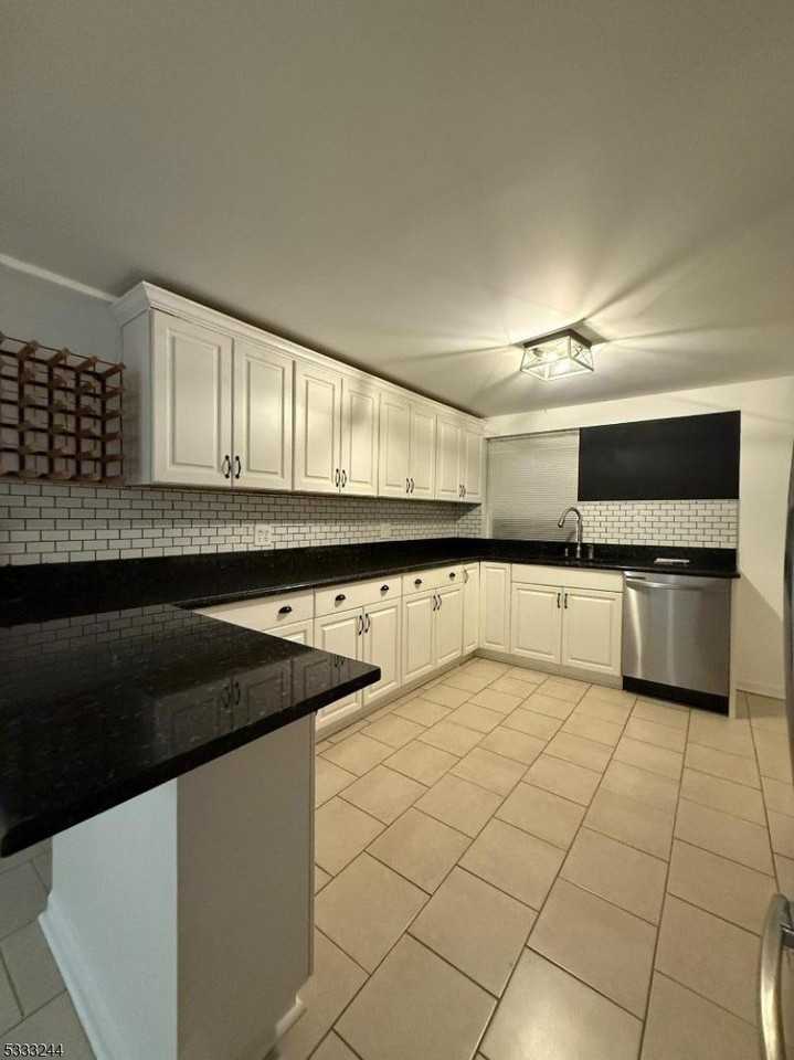 139 Mapes Ave - Photo 5 of 6