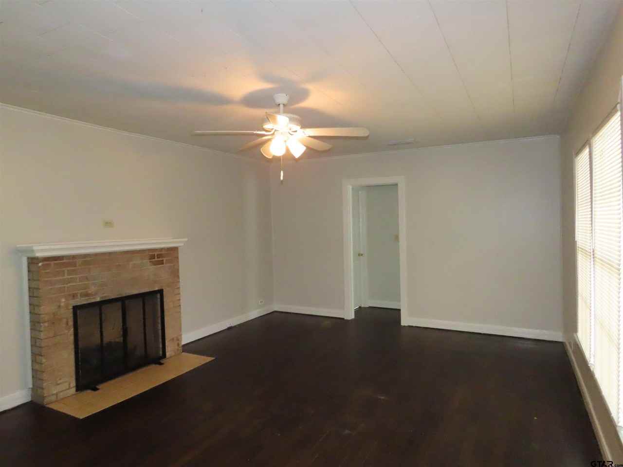 1306 S Glenwood Blvd - Photo 3 of 24